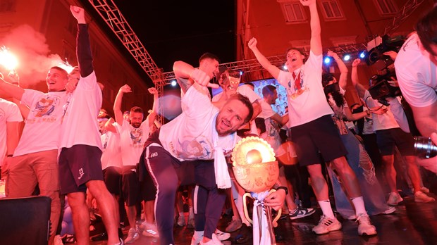 Spektakl na Korzu: Rijeka s navijačima proslavila dvostruku krunu