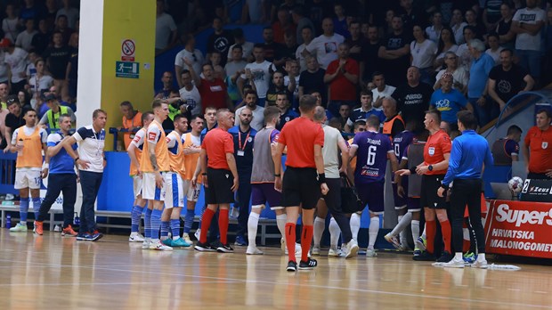 Božović: 'Nismo se trebali vraćati na teren, ni Osijek ni povjerenik natjecanja nisu se oglasili'