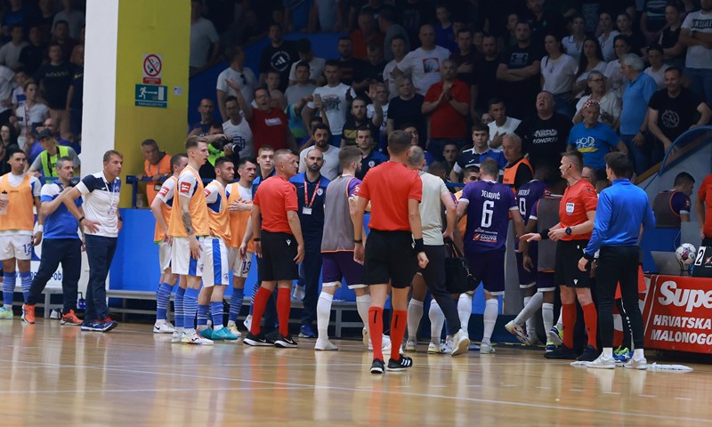 Božović: 'Nismo se trebali vraćati na teren, ni Osijek ni povjerenik natjecanja nisu se oglasili'