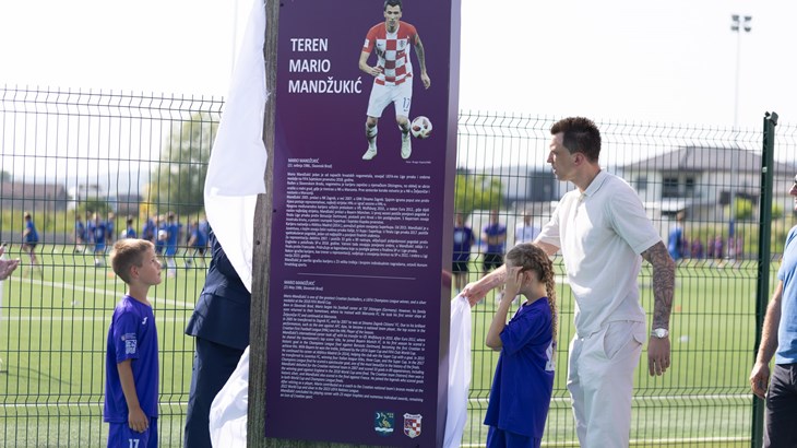 Mario Mandžukić predvodio reprezentaciju veterana na otvaranju terena koji nosi njegovo ime