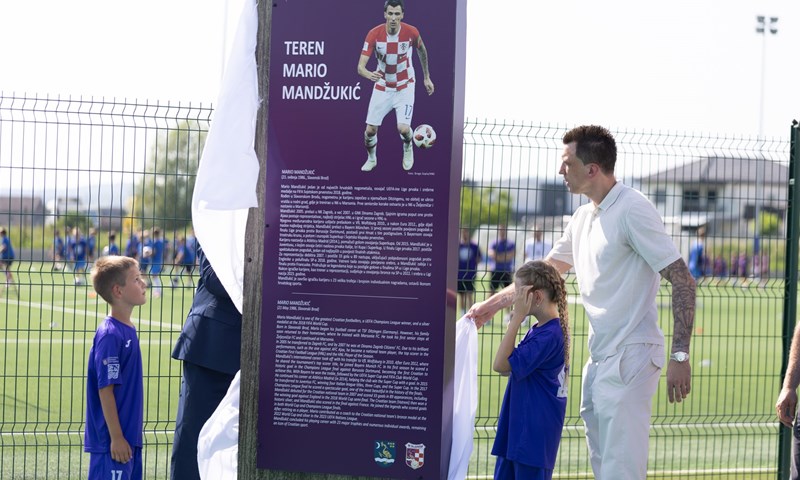 Mario Mandžukić predvodio reprezentaciju veterana na otvaranju terena koji nosi njegovo ime