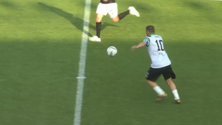 Klasa je vječna - 48-godišnji Francesco Totti naciljao i zabio gol s polovice terena