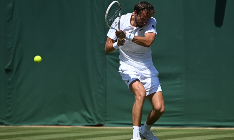 Francuz iznenadio Medvjedeva, preokret Thompsona, Tsitsipas predao