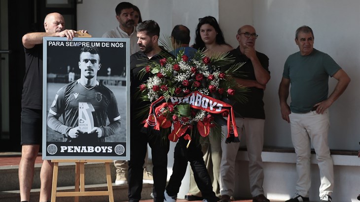 Igrači Liverpoola i Portugala na sprovodu Dioga Jote i Andrea Silve, Van Dijk i Robertson nosili vijence