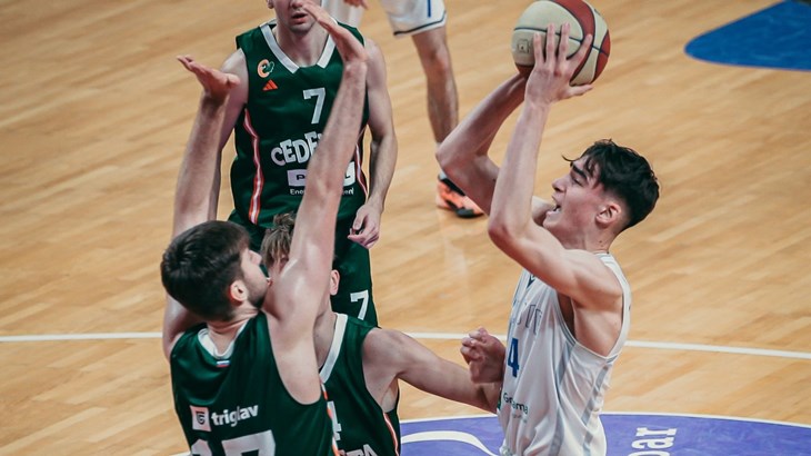 Mladi Luka Gulan potpisao prvi profesionalni ugovor sa Zadrom