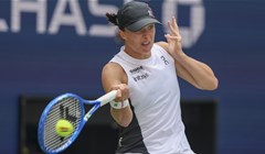 Swiatek neočekivano izgubila set protiv Nizozemke, sve nositeljice prošle u treće kolo