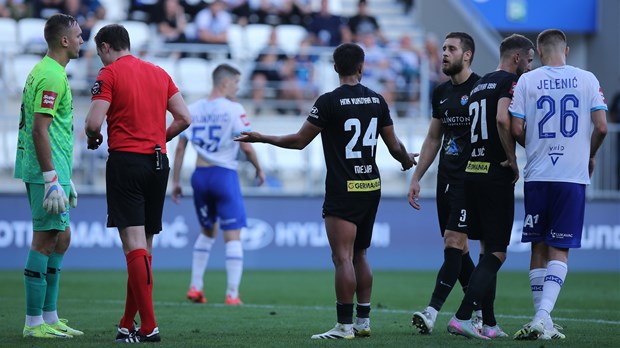 Čulina dosudio kazneni udarac, ali nakon VAR provjere promijenio odluku