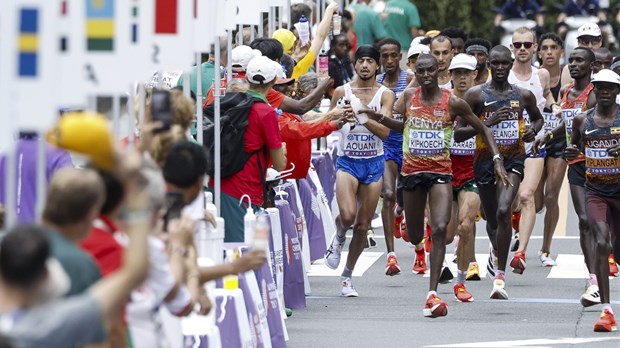 Nestvarna završnica maratona na Svjetskom prvenstvu, praktički foto-finiš odlučio pobjednika
