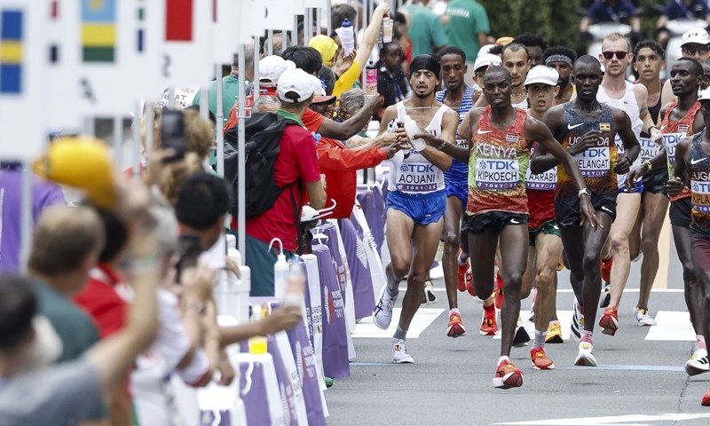 Nestvarna završnica maratona na Svjetskom prvenstvu, praktički foto-finiš odlučio pobjednika