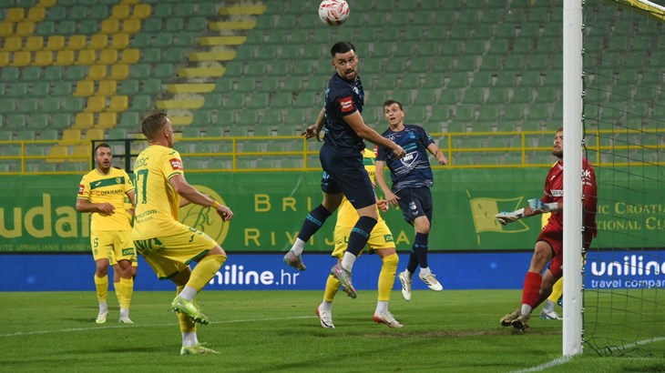 Maurić bez previše razmišljanja poslao loptu u mrežu za poravnanje