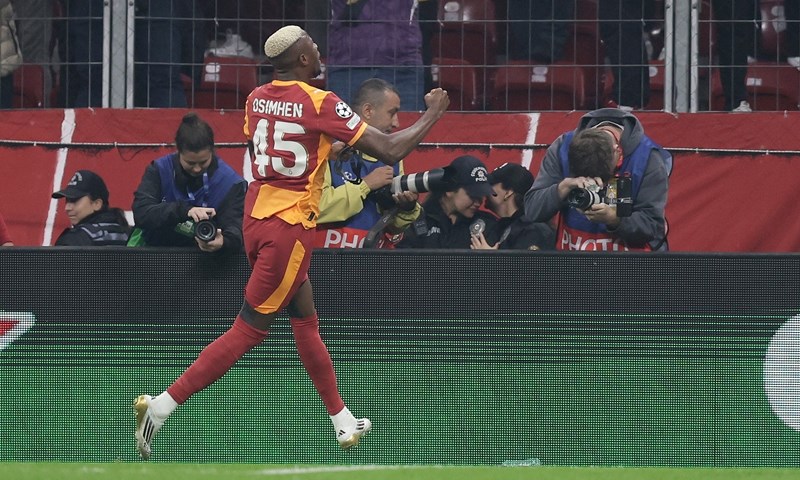 Ajax tone sve dublje, Osimhenov hat-trick za pobjedu Galatasaraya u Amsterdamu