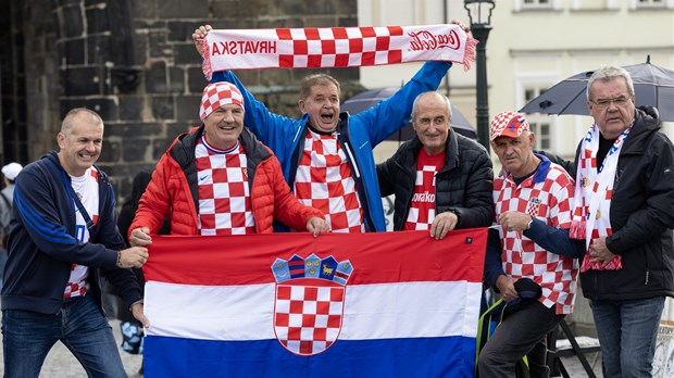 Hrvatski navijači u Pragu u niskom startu čekaju utakmicu protiv Češke
