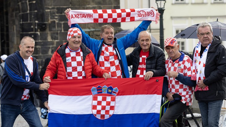 Hrvatski navijači u Pragu u niskom startu čekaju utakmicu protiv Češke