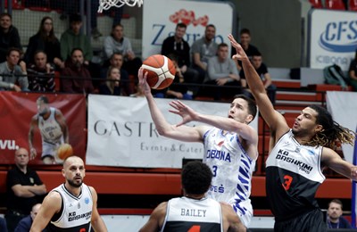 Očajno izdanje Cibone, Baškimi glatko do prve pobjede