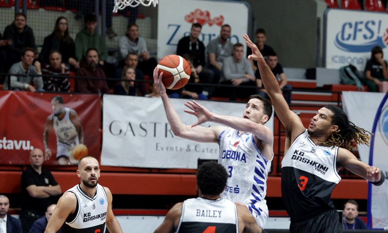 Očajno izdanje Cibone, Baškimi glatko do prve pobjede