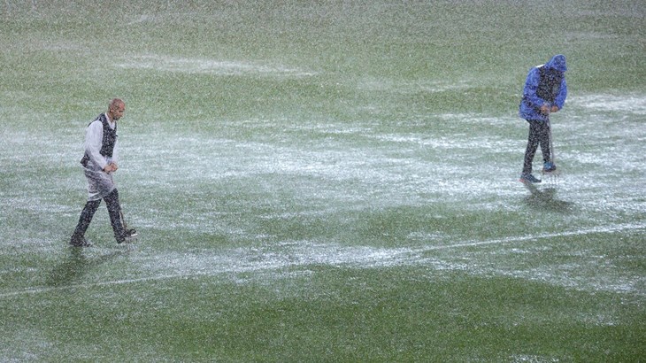 FOTO: Potop na Rujevici zaustavio utakmicu, travnjak natopljen vodom