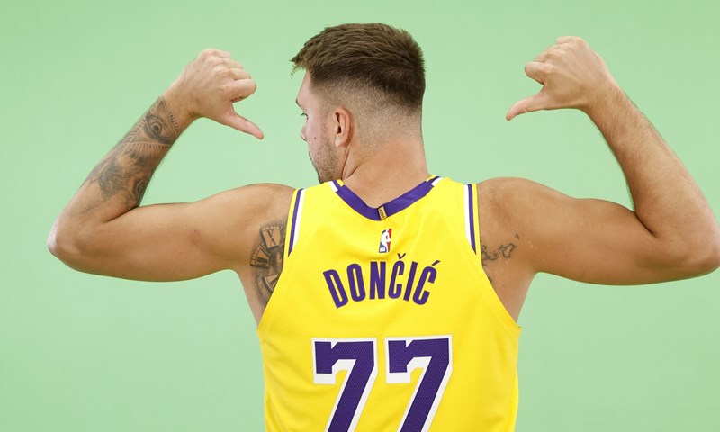 Matkoviću sedam minuta u porazu protiv aktualnog prvaka, triple-double Dončića u pobjedi Lakersa