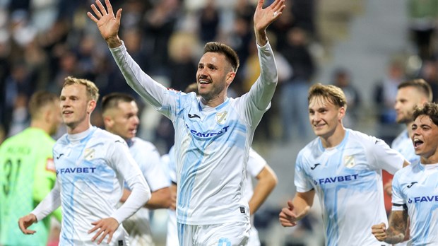 Čop snalažljivo i atraktivno zabija za preokret u završnici prvog dijela