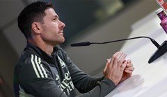 Anfield večeras ustaje u čast velikanu: Xabi pod Kopom nikad neće hodati sam