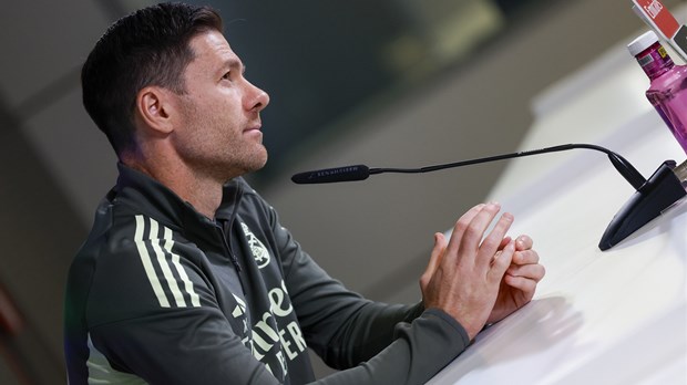 Anfield večeras ustaje u čast velikanu: Xabi pod Kopom nikad neće hodati sam