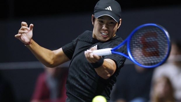 Tien u tie-breaku trećeg seta svladao Norrieja i osvojio prvi ATP naslov