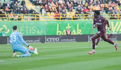 Lisica pogriješio, Lawal iskoristio poklon i zabio za vodstvo