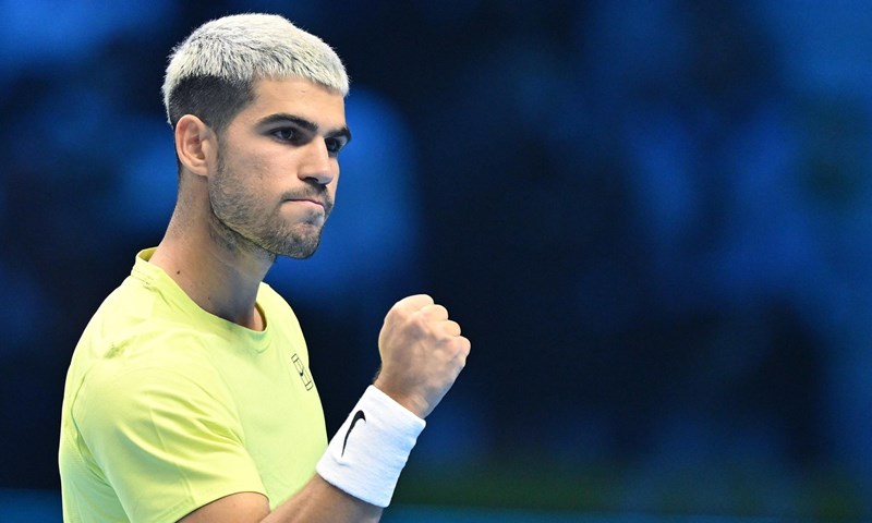 Alcaraz osigurao broj jedan na kraju godine, pobjedom u polufinale pogurao i De Minaura