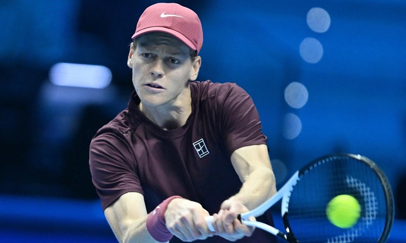 Više od dva sata spektakularnog tenisa: Sinner svladao Alcaraza za titulu na ATP Finalsu