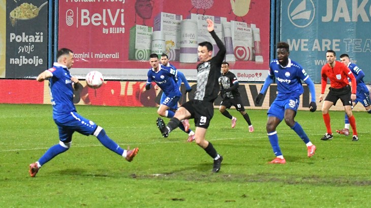 Farmaceuti povećali prednost, sve je počelo odličnim Čovićevim ispucavanjem