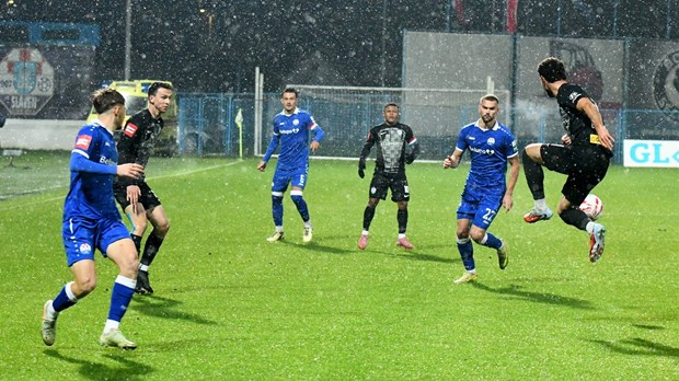 Sretan gol Vukovaraca, od Čovićeve noge lopta ide u mrežu