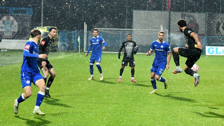 Sretan gol Vukovaraca, od Čovićeve noge lopta ide u mrežu