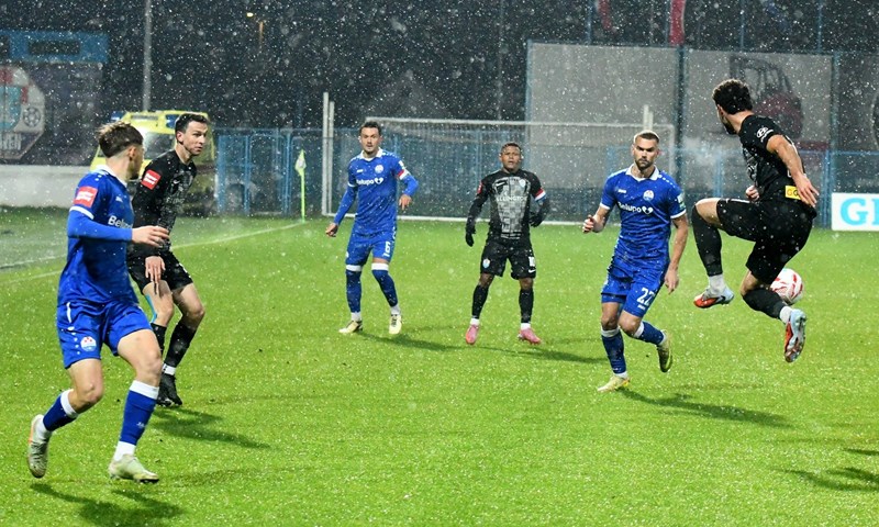 Sretan gol Vukovaraca, od Čovićeve noge lopta ide u mrežu