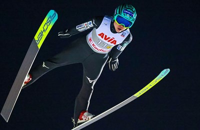 Japanska mješovita reprezentacija pobjednica prvog natjecanja u skijaškim skokovima u novoj sezoni