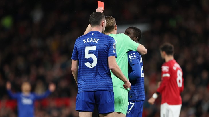 Evertonu velika pobjeda na Old Traffordu, ali show je ukrao Gana Gueye isključenjem nakon udaranja suigrača