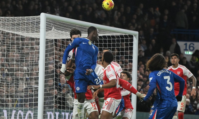Chelsea poveo s igračem manje, ali nije izdržao, podjela bodova u londonskom derbiju