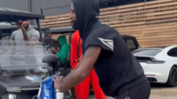 Mavericksi su imali posebnog gosta na predblagdanskom okupljanju, Irving ga 'nokautirao'