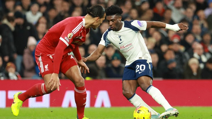 Liverpool s dva igrača više jedva sačuvao prednost protiv Spursa