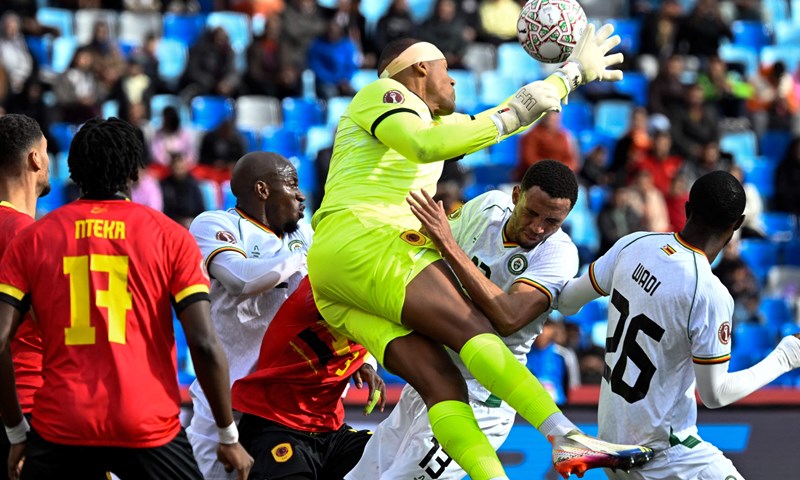 Angola povela, Zimbabve u finišu prvog poluvremena do boda