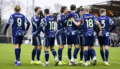 Halilović asistirao za remi, Ajax sačuvao vodstvo kod Telstara, Šutalo na klupi