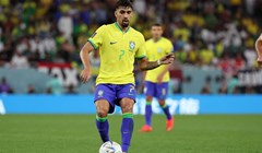 Početkom sezone ljubio je grb kluba, a sada napušta West Ham i ostavlja ga u zoni ispadanja