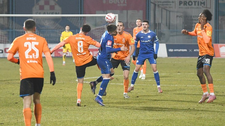 Mamić pretvorio odličan ubačaj u pogodak za povećanje prednosti Slavena