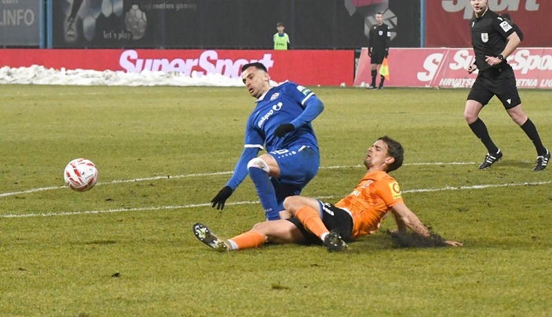 Nestorovski poput Ramosa, Makedonac poslao loptu na 'put oko svijeta'