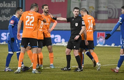 Luka Mamić već u prvom dijelu zaradio dva žuta kartona i ostavio Varaždin s igračem manje