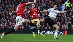 Manchester United do treće pobjede zaredom, Aston Villa izgubila s igračem više