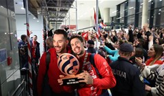 Više stotina navijača dočekalo brončane rukometaše u zrakoplovnoj luci Franjo Tuđman