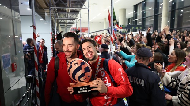 Više stotina navijača dočekalo brončane rukometaše u zrakoplovnoj luci Franjo Tuđman