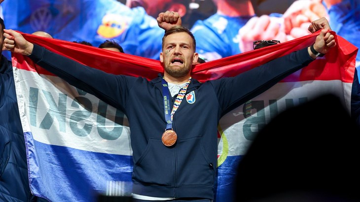 Deseci tisuća navijača na Trgu bana Jelačića pozdravilo brončane hrvatske rukometaše