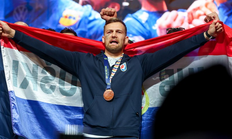 Deseci tisuća navijača na Trgu bana Jelačića pozdravilo brončane hrvatske rukometaše