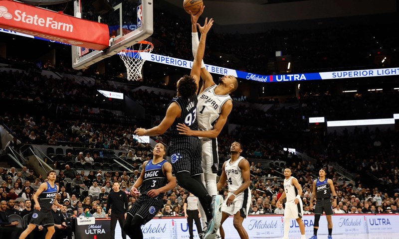 Spursi svladali oslabljeni Thunder, Matkoviću poraz u produžetku kod Bucksa, Zubac preskočio Cavse