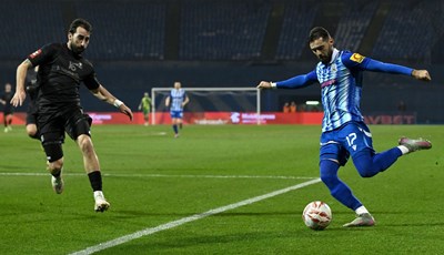 Kavelj igrao rukom u živom zidu, Lokosi poveli iz kaznenog udarca